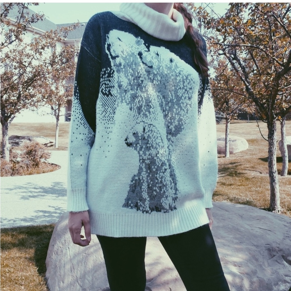 Vintage black and white polar bear sweater